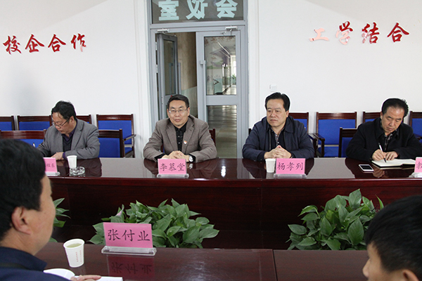 “校园开放日”——康县职业中专校长张付业一行莅临学院交流学习并洽谈合作办学事宜