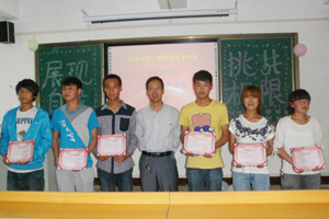 青年读书会举办 “百科知识”竞赛