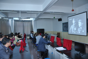 畜牧系党总支组织全体教职工观看电影《雷锋》