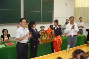 我院举行第一届“庄园班” 揭牌仪式暨开班典礼