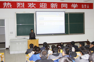 院长梁盛泉为机械工程系新生做专题报告