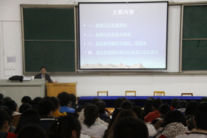 学生记者、采编员、播音员培训班开班