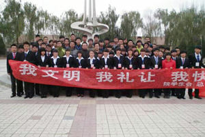 院学生会举办“我排队 我文明 我礼让 我快乐”主题活动