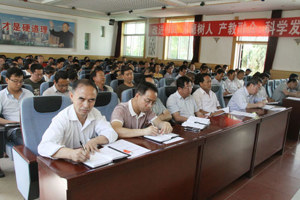 学院特邀武威市委党校老师讲“三严三实”教育党课