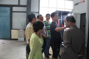 机械工程系对数控加工中心新设备操作人员进行培训