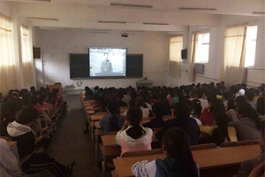 学院组织观看中国人民抗日战争暨世界反法西斯战争胜利70周年纪念大会