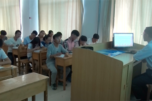 【系部动态】车辆工程系党总支副书记席爱学为学生支部上党课