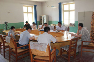 学生工作部部长段天青为机关第三支部上“两学一做”专题党课