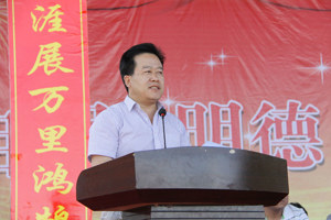 学院隆重举行2016届毕业生典礼