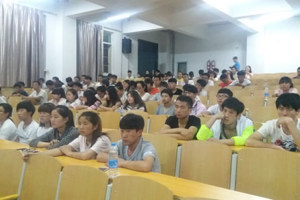 【系部动态】车辆工程系2013级优秀毕业生杨建辉为在校生做专题报告