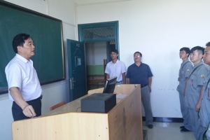 湖北十堰技校尚之华副校长一行来学院参观交流