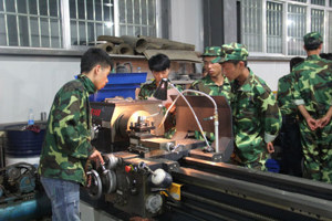 【系部动态】机械工程系组织2016级新同学参观实训基地