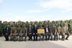 学院举行2016级新生军训汇报表演