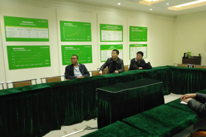 学院党委书记李慕堂一行赴铁骑力士集团进行调研