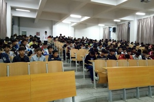 学院举办大学生健康心理消费专题讲座