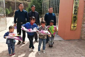 童心颂祖国、“六一”献爱心 ——学院帮扶干部与樱桃掌小学师生共度“六一国际儿童节”