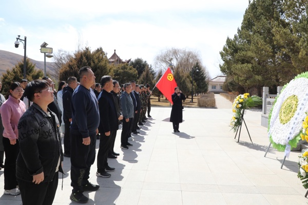传承红色基因 凝聚奋进力量 ‖ 学院开展 “ 追寻 · 2026 · 清明祭英烈 ” 活动