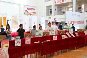学院顺利举办第十五届“曦华杯”耕读励志书画摄影展