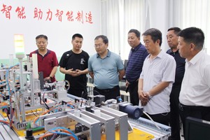 “产学研推”助力农机发展——省农业农村厅农机化管理处处长刘文武一行来学校考察指导工作