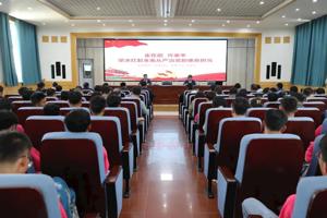 学校党委委员、纪委书记、监察专员张海军为联系基层党组织师生讲授专题党课