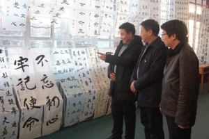 学院举办纪念“一二·九”学生爱国运动84周年书画摄影展