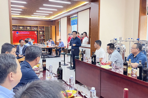 【献礼70周年校庆】学校成功举办“葡萄酒品鉴沙龙”活动 ！